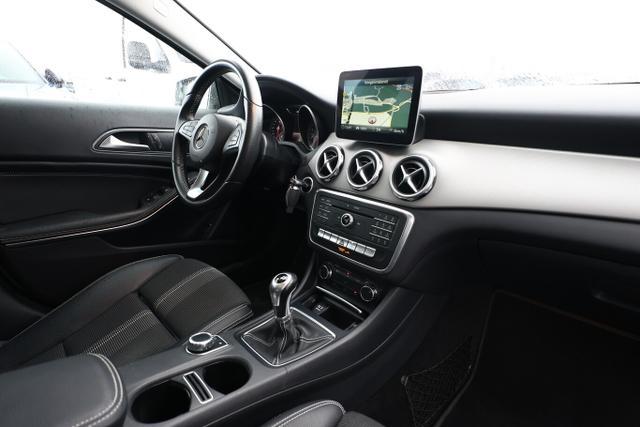Mercedes-Benz GLA Urban 180 Pano Nav LED eHk ParkAs LaneAs 18Z 