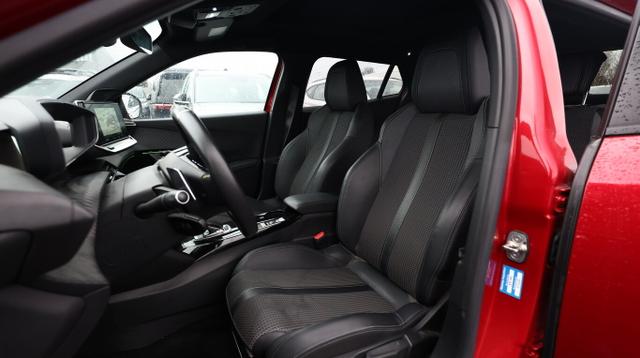 Peugeot 2008 GT 1.2 Puretech 130 Aut. LED Pano Nav 