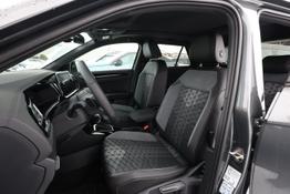 Volkswagen T-Roc R-Line DSG Pano BlackP LED+ Keyl 5JGar 19Z 
