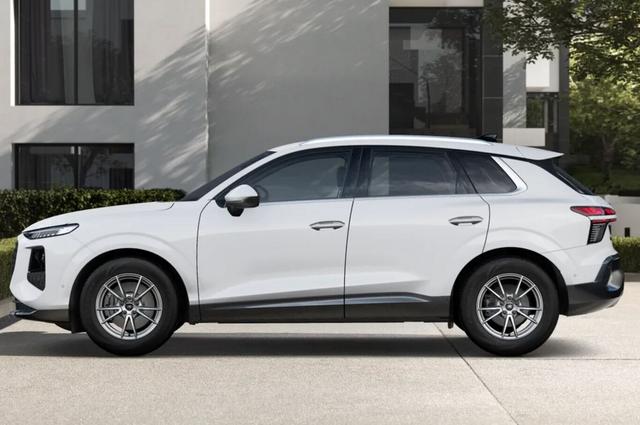 Audi Q3 neuesMod Tech LED+ KlimaP Keyless ACC Kamera 