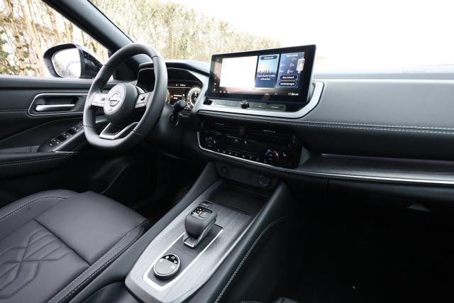 Nissan Qashqai AT 4x4 Tekna Pano HUD eHk SHZ ACC Keyl 