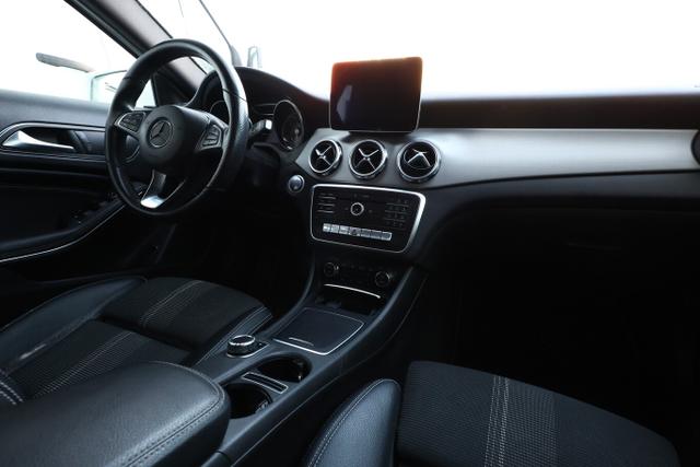 Mercedes-Benz GLA Urban 200 DCT KeyL eHK Nav Kam SHZ PrivG 18Z 