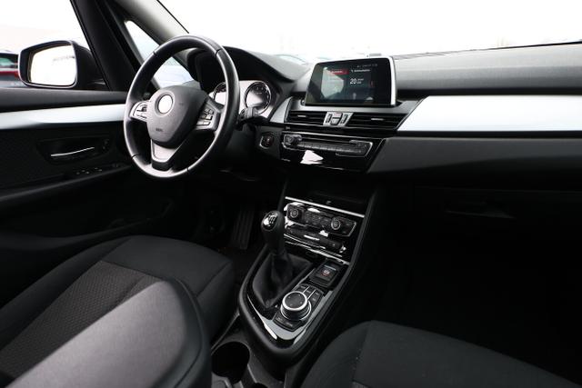 BMW 2er Active Tourer Advantage 218i Pano LED Nav SHZ 