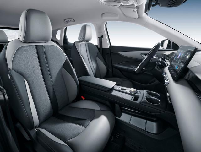 S5 EV Luxury 64kWh ACC Kam360 Nav SHZ TotW 18Z 