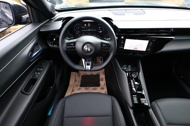 Alfa Romeo Junior Speciale Ibrida Nav LED LM18 elektr.Heckkl ACC SHZ 