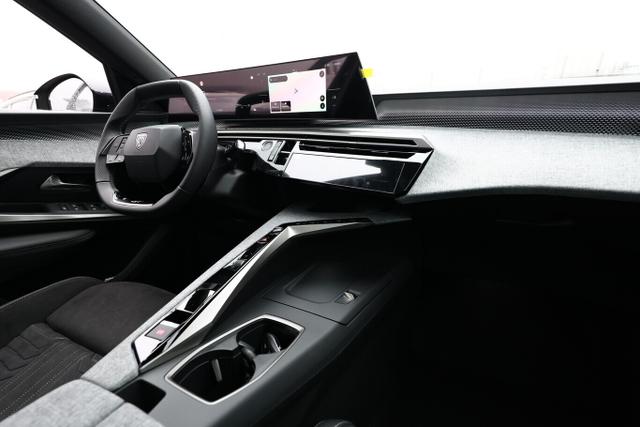Peugeot 3008 GT Hybrid Pano Focal Alcantara ACC 360&deg; BT 