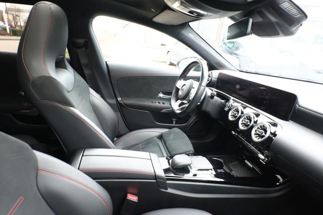 Mercedes-Benz CLA Shooting Brake AMG Line 200 d SB DCT Pano NightP AHK LED Nav 18Z 