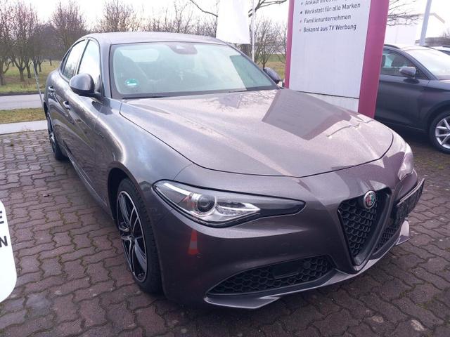 Alfa Romeo Giulia Sprint 2.2 Turbo 160 AT8 Nav Kam Keyless 