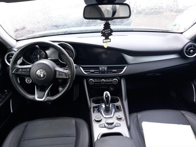 Alfa Romeo Giulia Sprint 2.2 Turbo 160 AT8 Nav Kam Keyless 