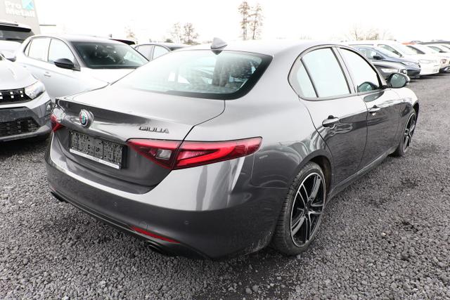 Alfa Romeo Giulia Sprint 2.2 Turbo 160 AT8 Nav Kam Keyless 