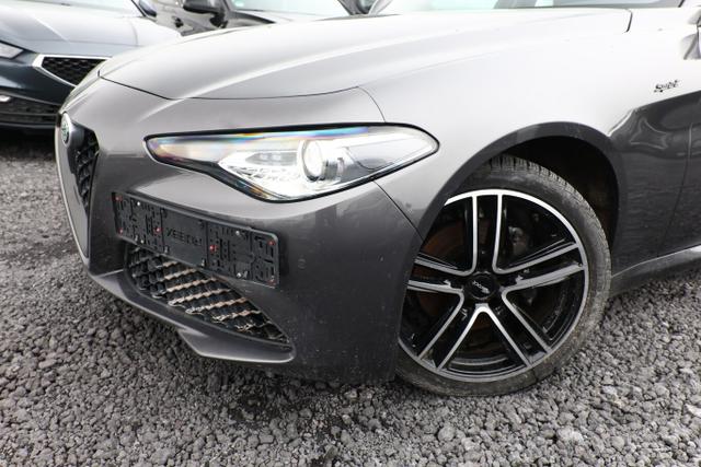 Alfa Romeo Giulia Sprint 2.2 Turbo 160 AT8 Nav Kam Keyless 