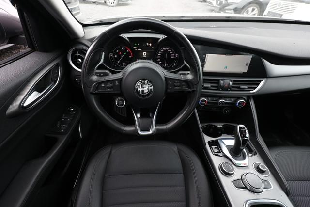 Alfa Romeo Giulia Sprint 2.2 Turbo 160 AT8 Nav Kam Keyless 