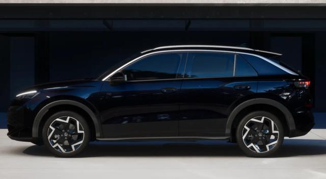 Volkswagen T-Roc R-Line Pano Nav AHK EasyO 5JGar SHZ KAM 