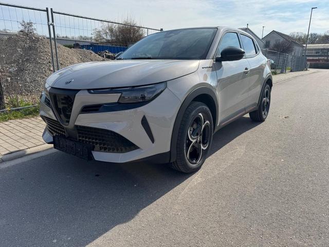 Alfa Romeo Junior Speciale Ibrida Nav LED LM18 elektr.Heckkl ACC SHZ 