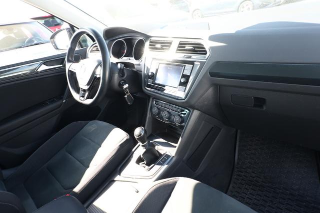 Volkswagen Tiguan Highline 2.0 TDI 150 LED PDC ACC SHZ 19Z 