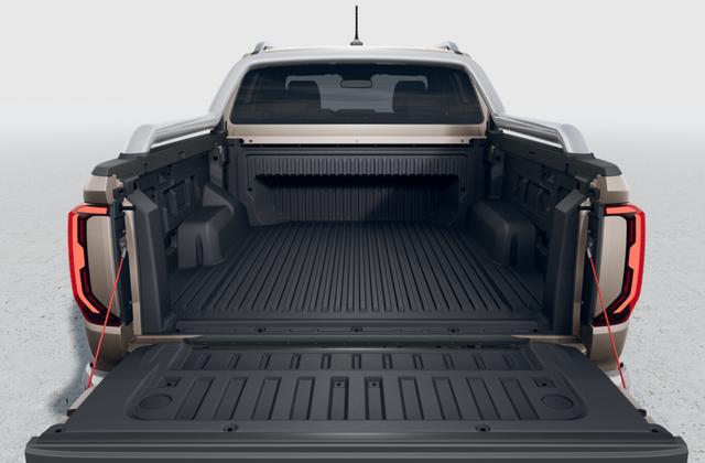 Volkswagen Amarok Aventura AHK Rollcover Chrom Matrix Leder 