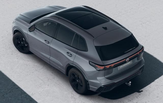 Volkswagen Tiguan R-Line Pano BlackP Nav Matrix LM19Z PrivG 