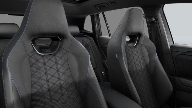 Volkswagen Tiguan R-Line Pano BlackP Nav Matrix LM19Z PrivG 