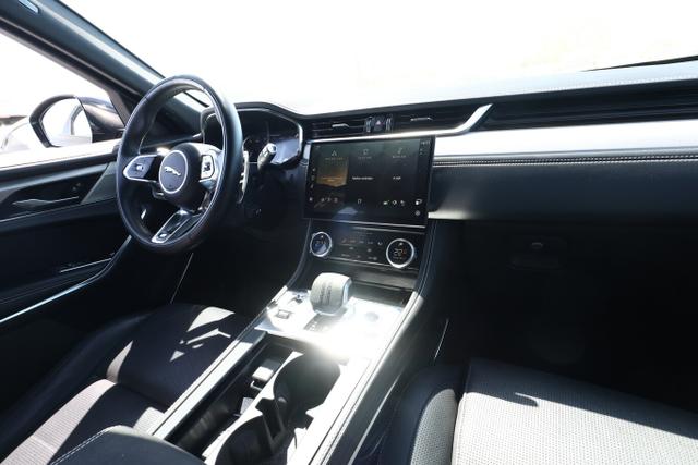 Jaguar F-Pace R-DYNAMIC S P250 AWD LED Nav KeyL Temp 