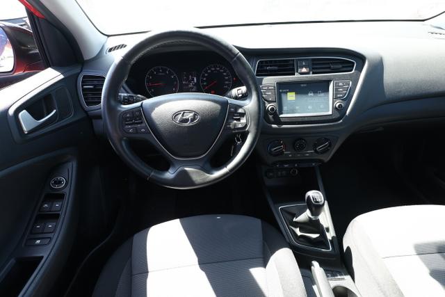 Hyundai i20 YES! 1.2 84 PDC Kam Temp SHZ CarPlay LaneAs 