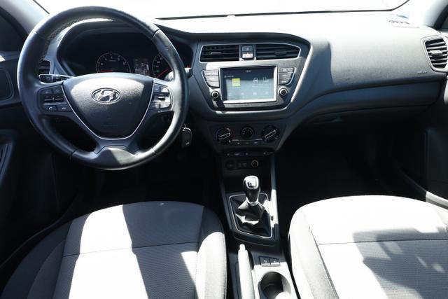 Hyundai i20 YES! 1.2 84 PDC Kam Temp SHZ CarPlay LaneAs 