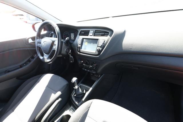 Hyundai i20 YES! 1.2 84 PDC Kam Temp SHZ CarPlay LaneAs 