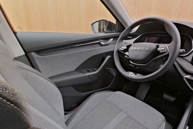 Skoda Octavia Combi DSG Selec Nav ACC vEHK Kessy Kam 