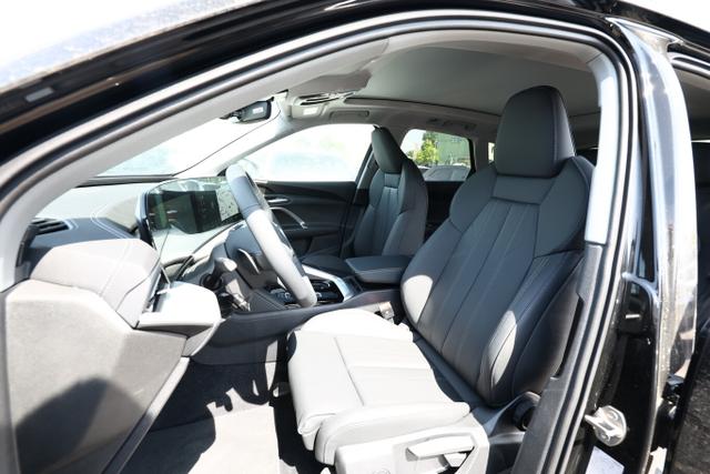 Audi Q5 S line TDI 204 Tech Pano PrivG VirCo+ eHK 19Z 