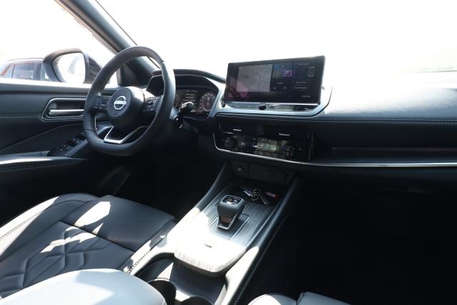 Nissan Qashqai Tekna AT Pano HUD eHk SHZ ACC 19"LM Nav 