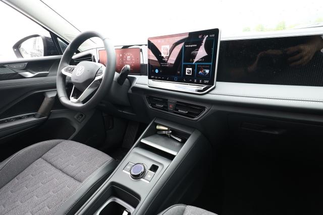 Volkswagen Tiguan DSG LED+ Pano IQ.DRIVE 5JGar. LM18Z SHZ 