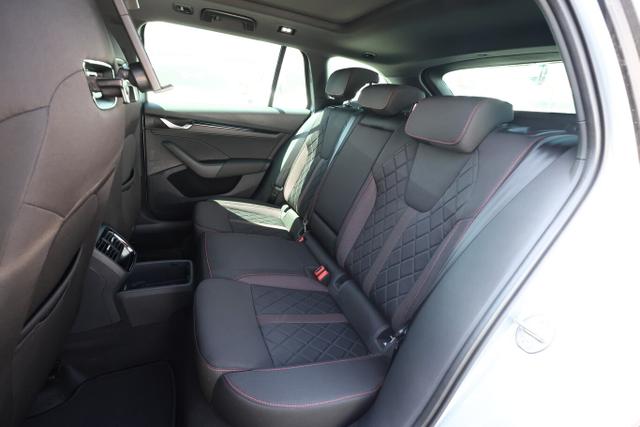 Skoda Octavia Combi RS Pano AHK 360&deg; DCC Matrix Nav 