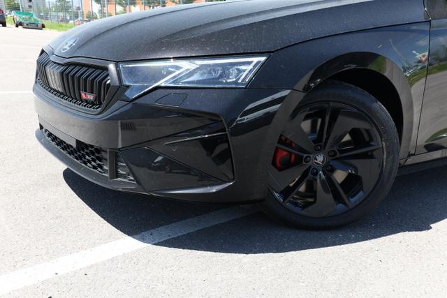 Skoda Octavia Combi RS Pano AHK 360&deg; DCC Matrix Nav 