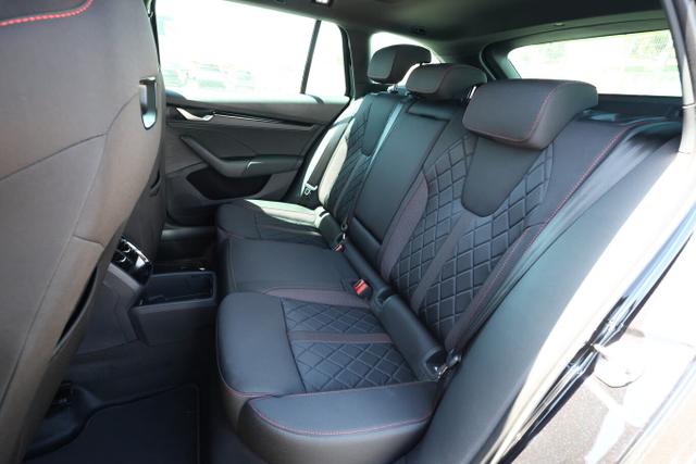 Skoda Octavia Combi RS Pano AHK 360&deg; DCC Matrix Nav 
