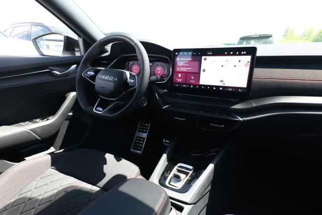 Skoda Octavia Combi RS Pano AHK 360&deg; DCC Matrix Nav 