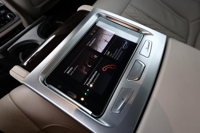 BMW 7er 750Ld B/W InnovP FondE Pano NightV StandH SoftC 