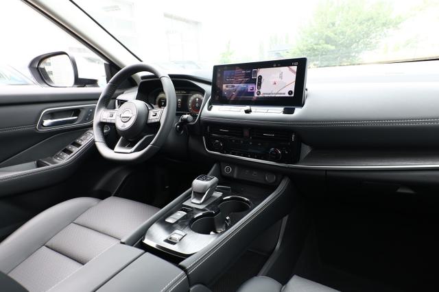 X-Trail Tekna Pano 4xSHZ HUD PrivG LED 360&deg; Nav 