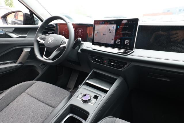Volkswagen Tiguan DSG LED+ Pano Nav 5JGar IQ.DRIVE LM18Z 