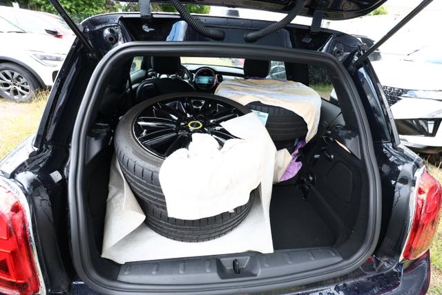 MINI Cooper Yours Trim SE PanoD Harman KeyL Kam LM17Z 