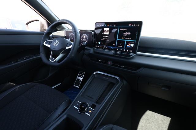 Volkswagen T-Roc R-Line EasyO 5JGar Kam SHZ PrivG ParkAss+ 