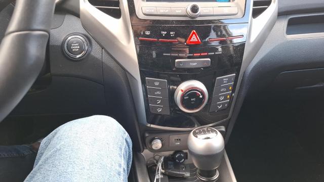 Ssangyong Tivoli Black & White 1.6 e-XGi 128 Nav PDC Temp 