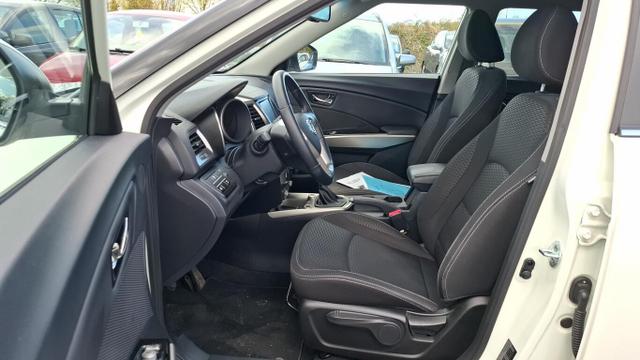 Ssangyong Tivoli Black & White 1.6 e-XGi 128 Nav PDC Temp 