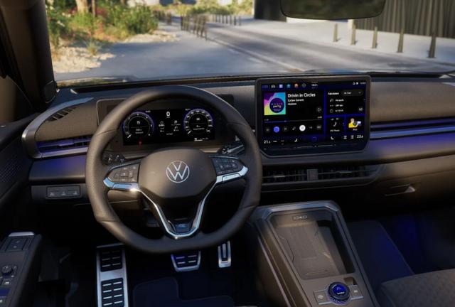 Volkswagen T-Roc R-Line Pano EasyO 3JGar SHZ Kam ParkAss+ 