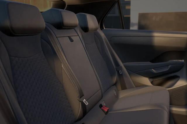 Volkswagen T-Roc R-Line Pano EasyO 3JGar SHZ Kam ParkAss+ 