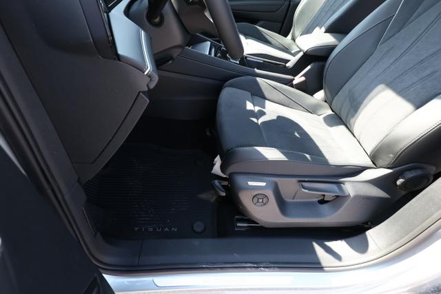 Volkswagen Tiguan Eleg. 4M Nav DCC+ LED+ SHZ eHk KeyL ParkA 