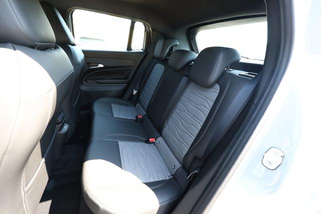 JEEP Avenger Upland MHEV 4xe SHZ ACC Kam 17Z Klimaaut 