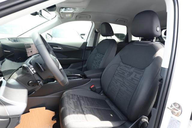 Audi Q3 Intense Tech LED+ KlimaP MMI+ Keyl PrivG 18Z eHK PDC+ 