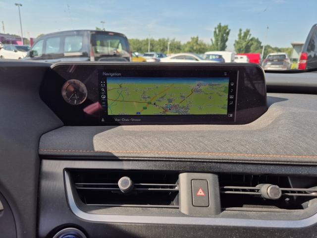 Lexus UX Luxury Line 250h Matrix LED Pano Memory Kam 