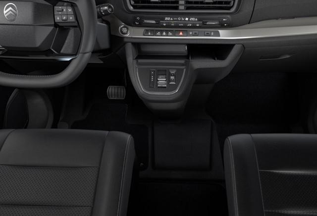 SpaceTourer MAX M Pano AHK Nav Leder Kam Keyl BT 