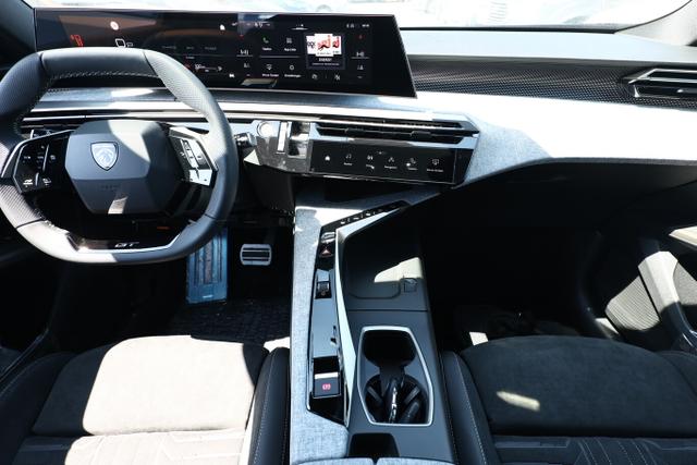 Peugeot 5008 GT Hybrid Pano KomfortP AHK 360&deg; TotW ACC 