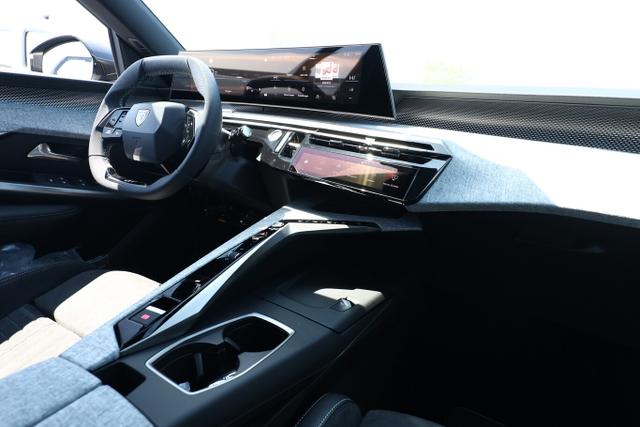 Peugeot 5008 GT Hybrid Pano KomfortP AHK 360&deg; TotW ACC 